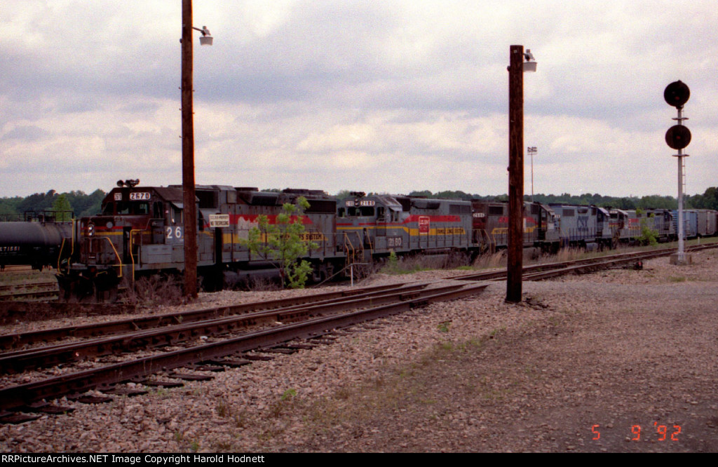 CSX 2670 with 5 other locos outside the yard office